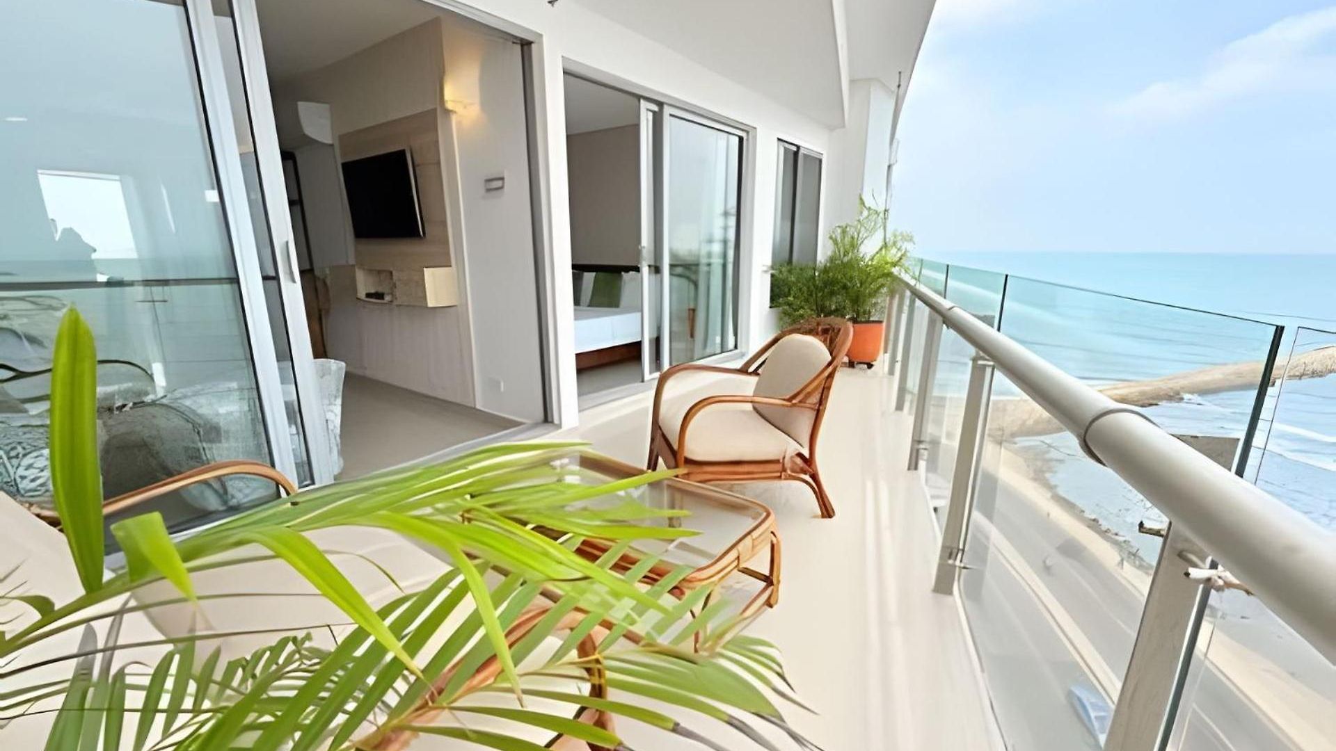 Sunset Oceanfront+ Gym Jacuzzi Apartamento *