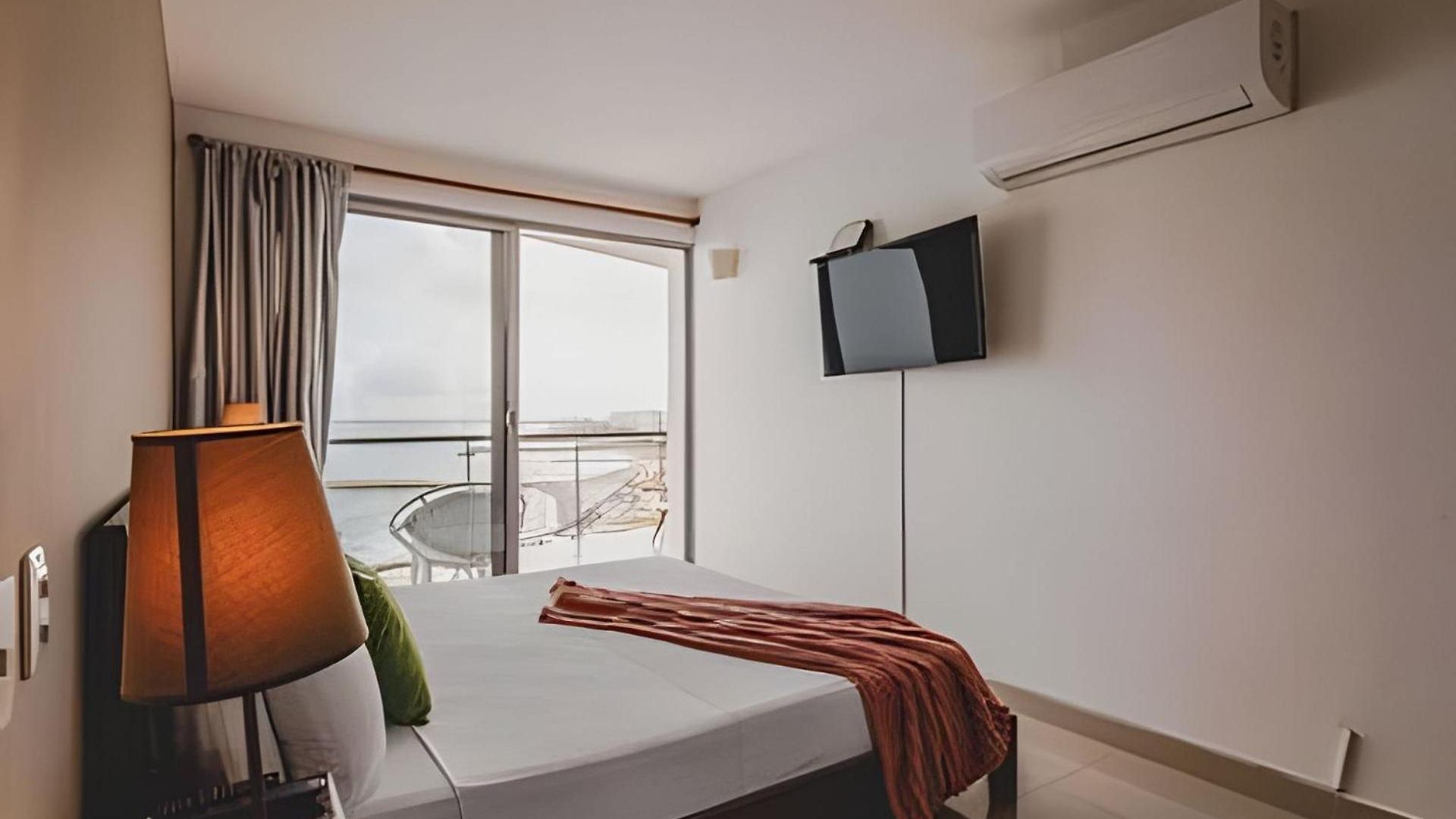 Sunset Oceanfront+ Gym Jacuzzi *