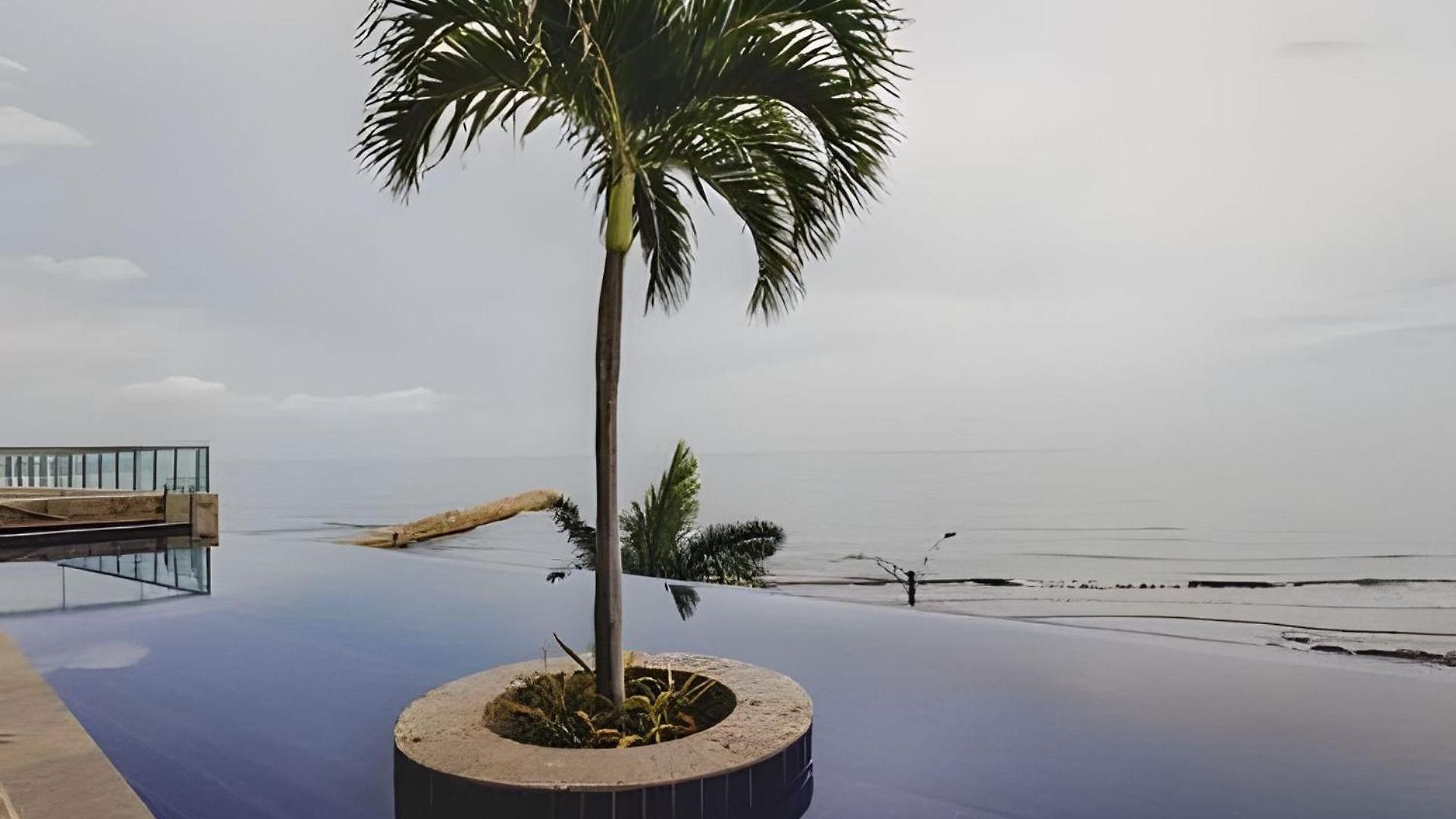 Sunset Oceanfront+ Gym Jacuzzi Apartamento