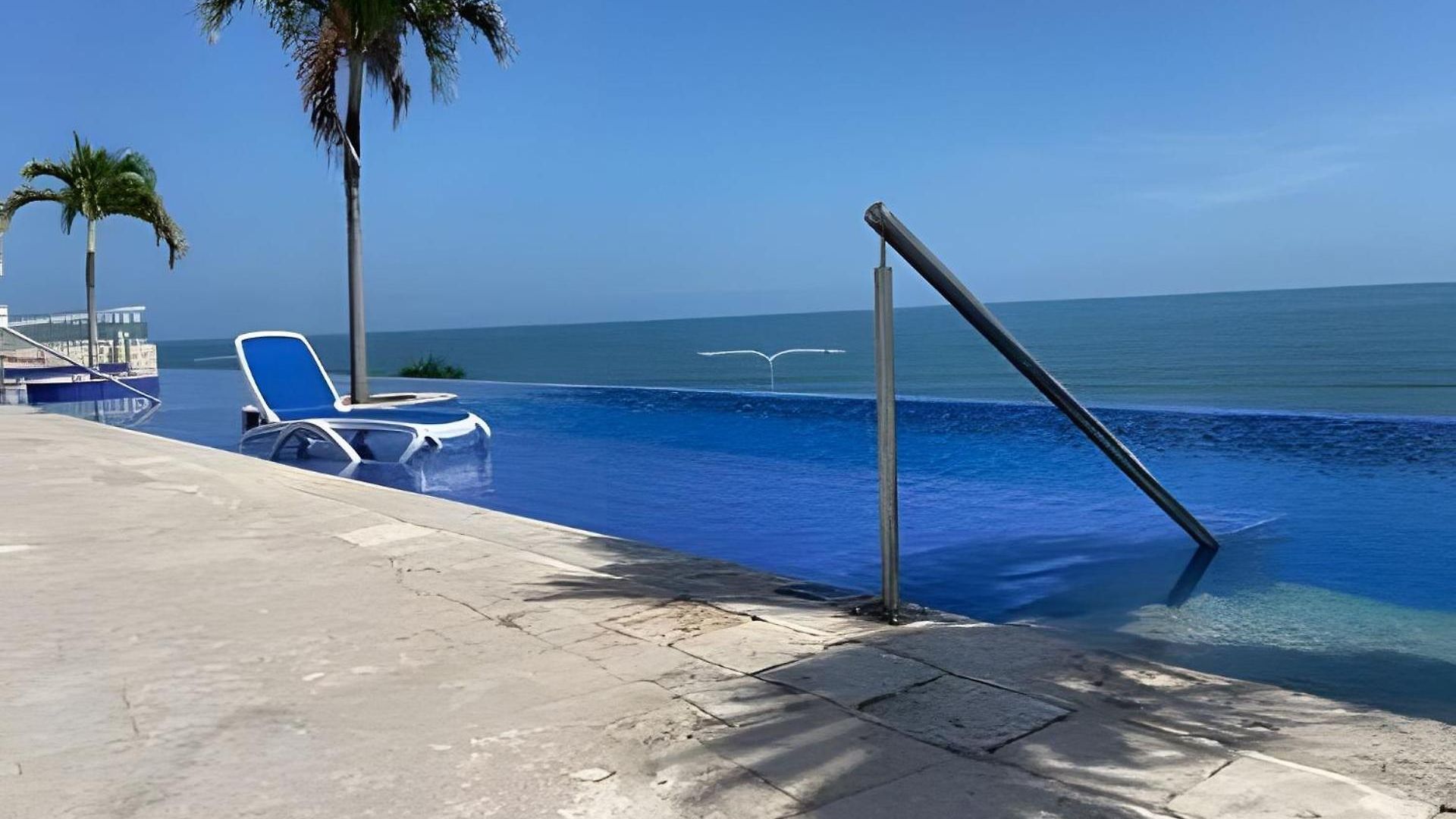 Sunset Oceanfront+ Gym Jacuzzi *