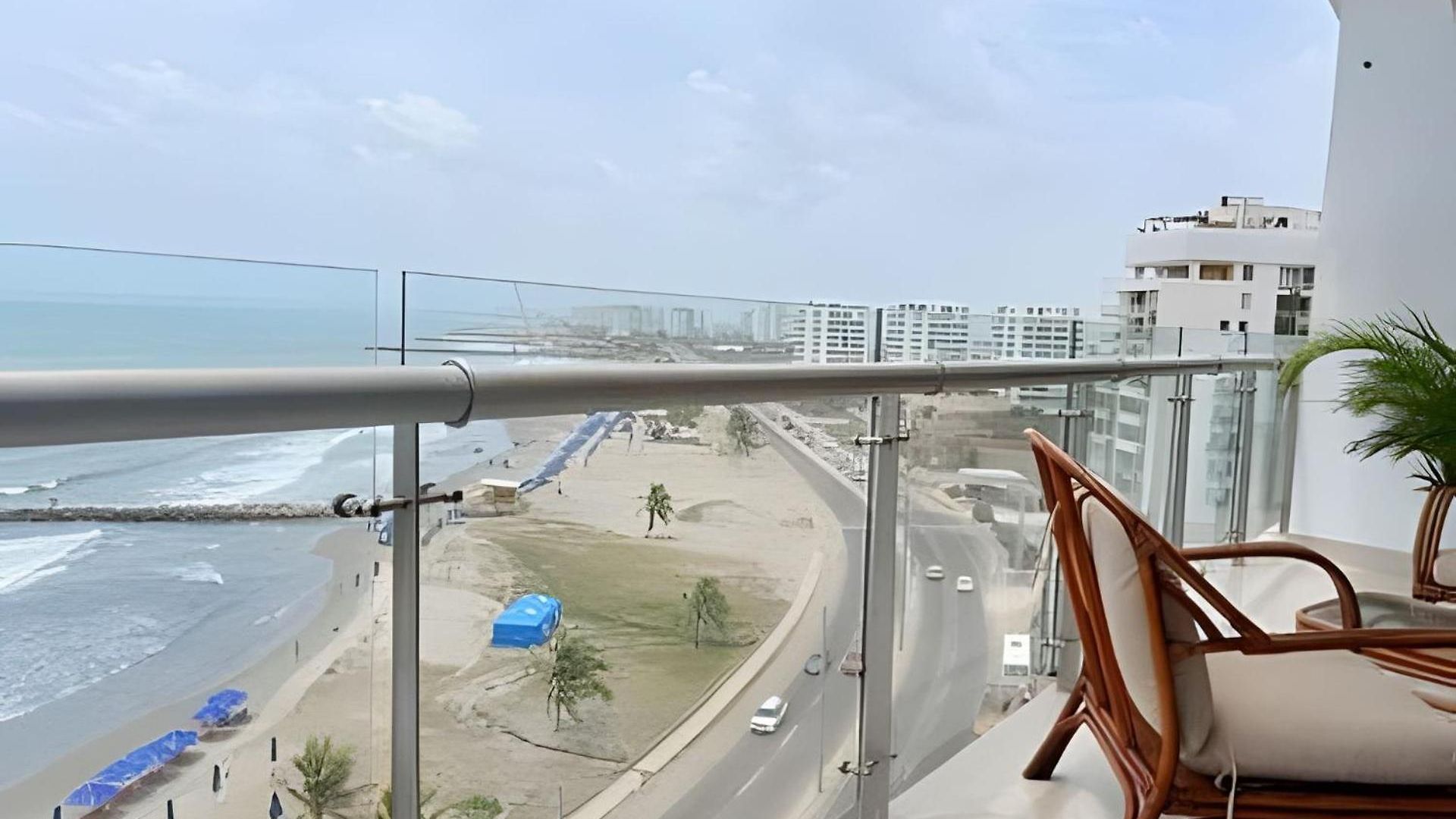Sunset Oceanfront+ Gym Jacuzzi Apartamento