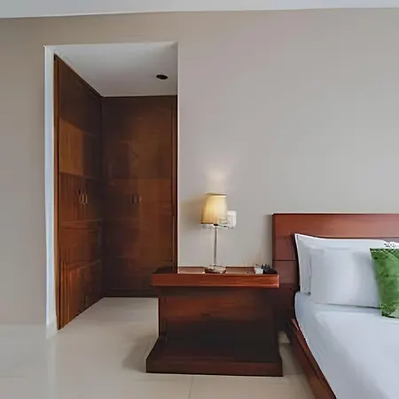 Sunset Oceanfront+ Gym Jacuzzi Apartamento